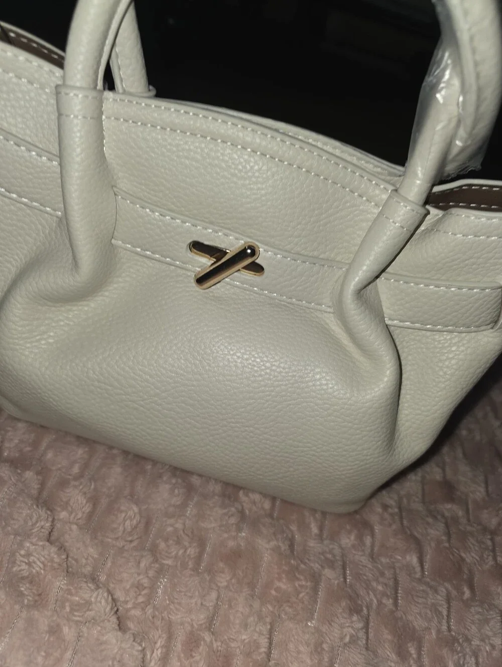 Elegant Cream Pebbled Leather Tote - Gold Accent